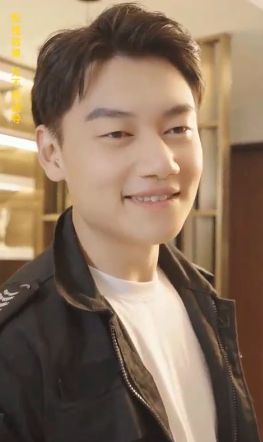 狂飙保安：我给美女总裁做贴身保镖封面图