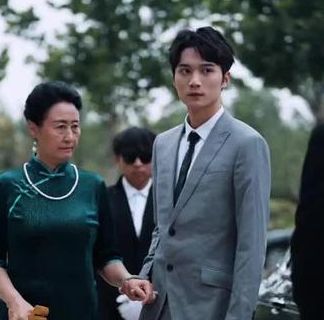 新：豪门继承人拉着我领证封面图